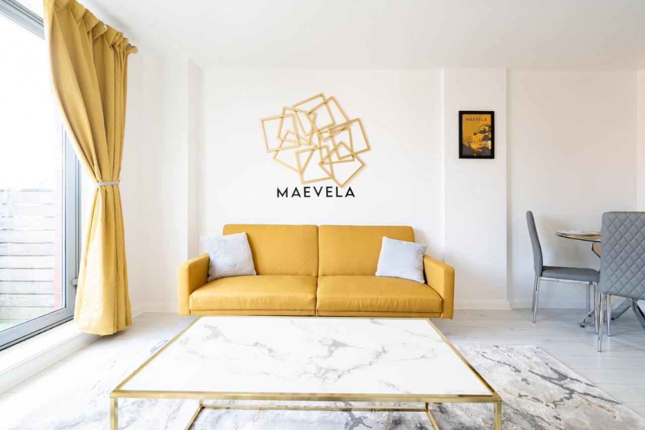 Maevela - Ultra Lavish Luxury 2 Bed Centre - With Balcony - Free Secure Parking - Ps4 & Smart Tv's Birmingham