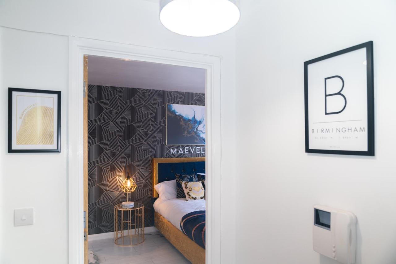 Maevela - Ultra Lavish Luxury 2 Bed Centre - With Balcony - Free Secure Parking - Ps4 & Smart Tv's Birmingham