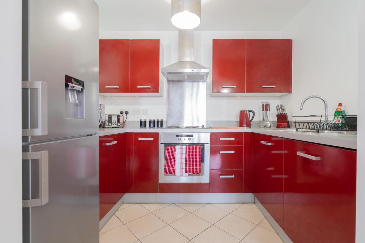 Maevela - Ultra Lavish Luxury 2 Bed Centre - With Balcony - Free Secure Parking - Ps4 & Smart Tv's Apartment