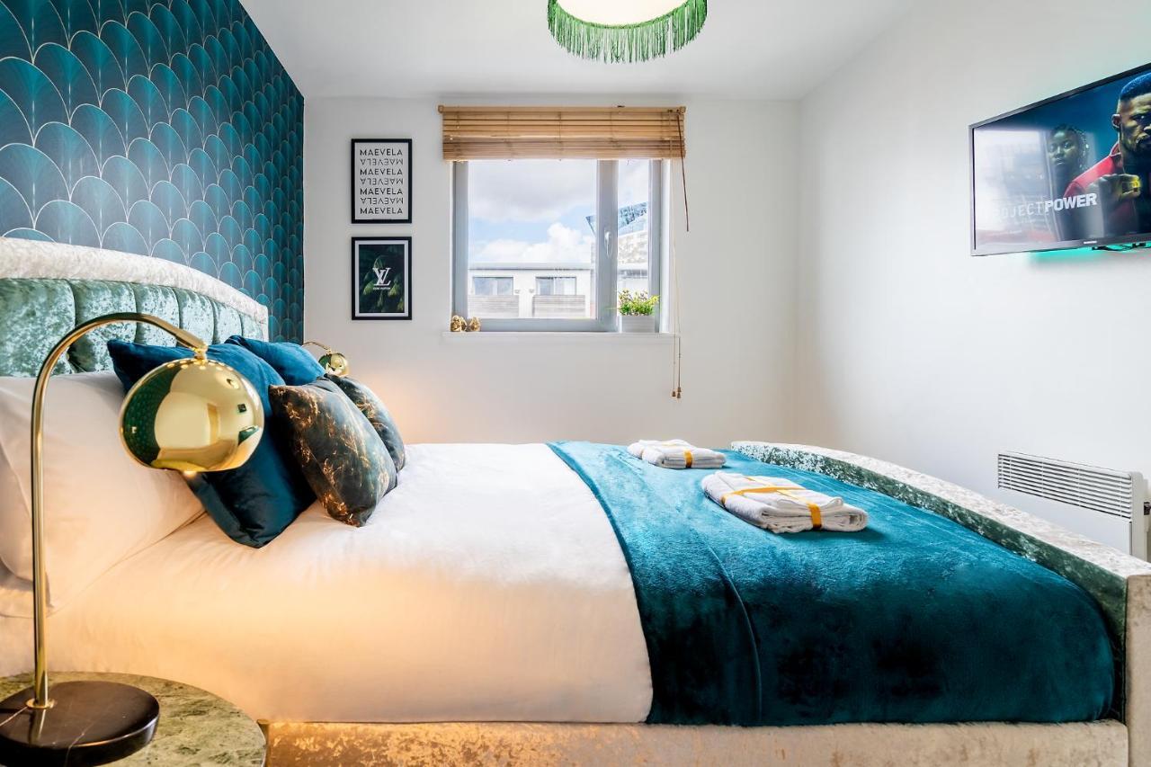Maevela - Ultra Lavish Luxury 2 Bed Centre - With Balcony - Free Secure Parking - Ps4 & Smart Tv's * Birmingham