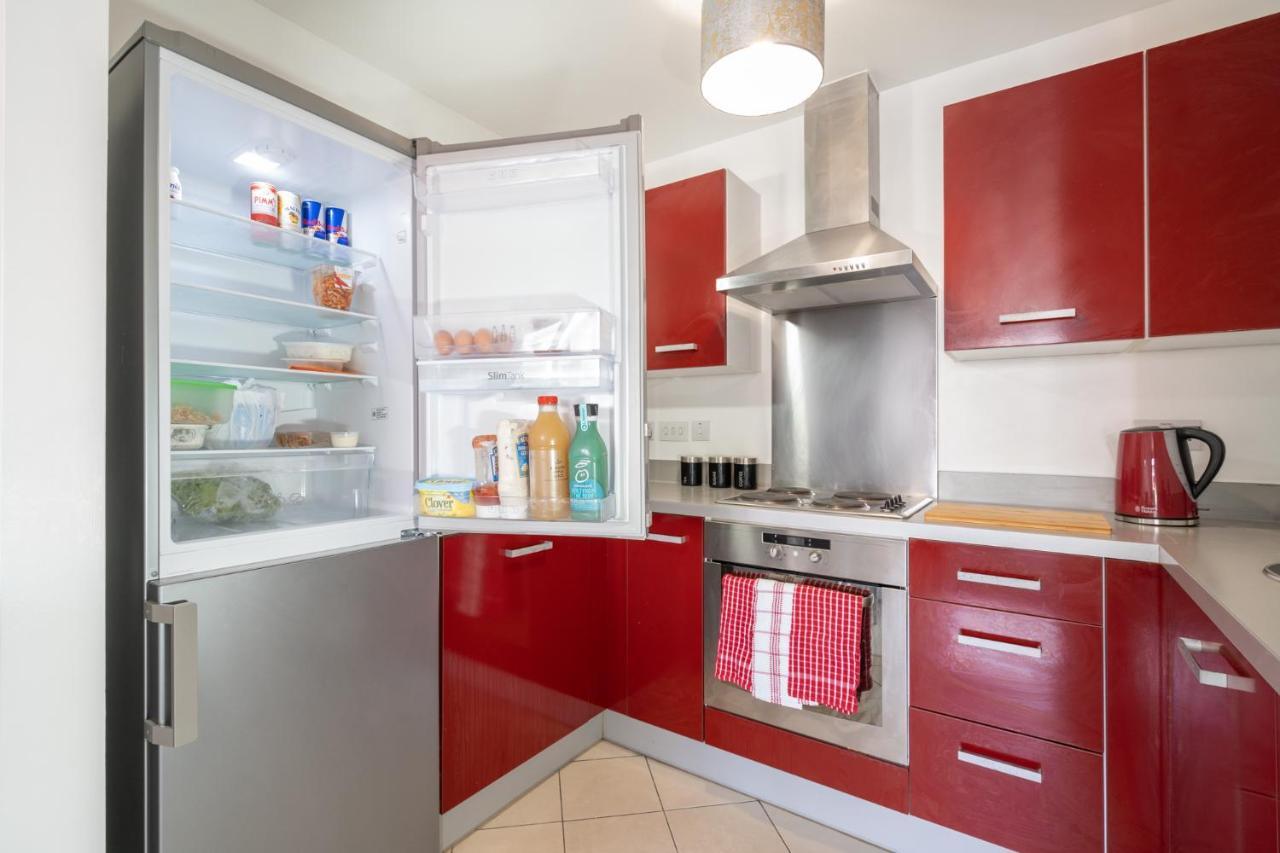 Maevela - Ultra Lavish Luxury 2 Bed Centre - With Balcony - Free Secure Parking - Ps4 & Smart Tv's Birmingham