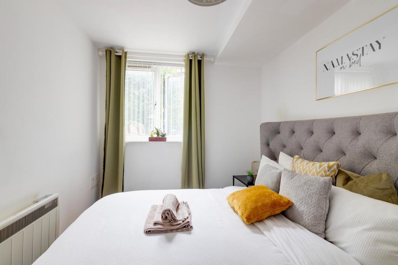 1 Bed 1 Min Walk To Broad St Very Central! *
