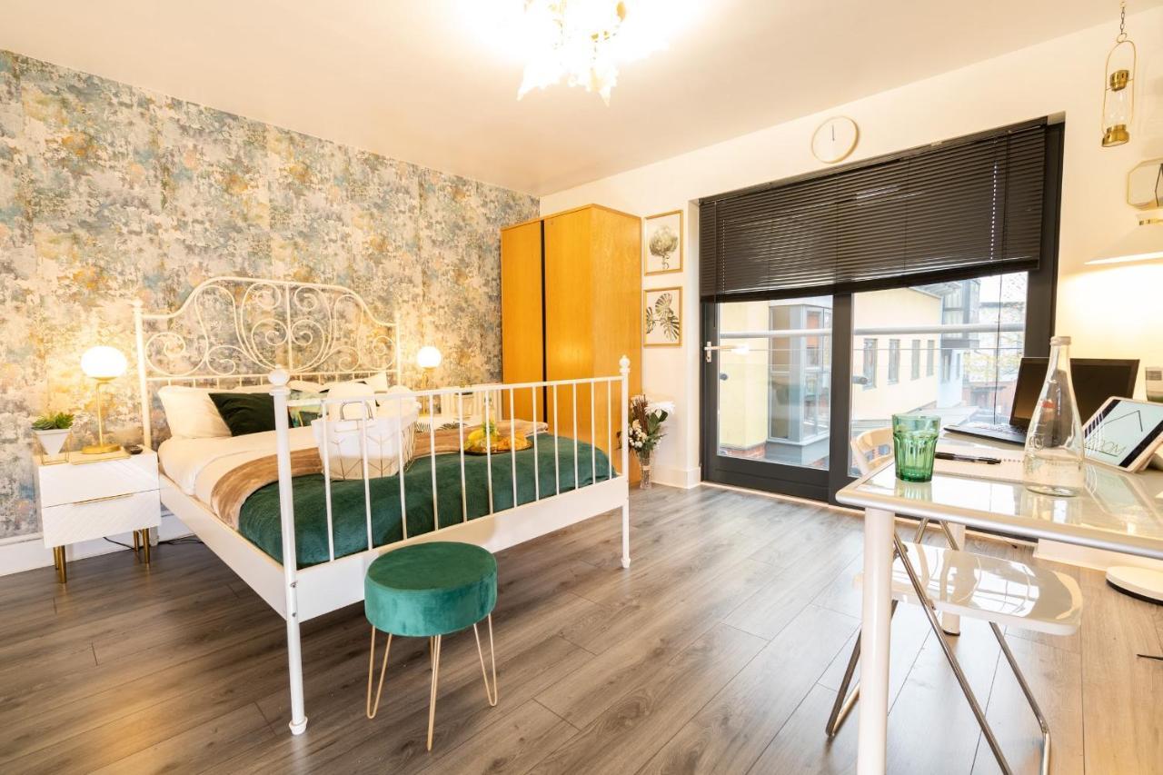 Holiday home Luxe Place - Netflix & Workspace For 6 Birmingham