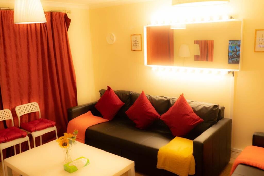 Modern And Cosy With Free Car Park And Free Wifi !!! Apartment *