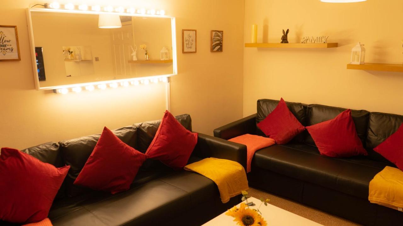 Modern And Cosy With Free Car Park And Free Wifi !!! *