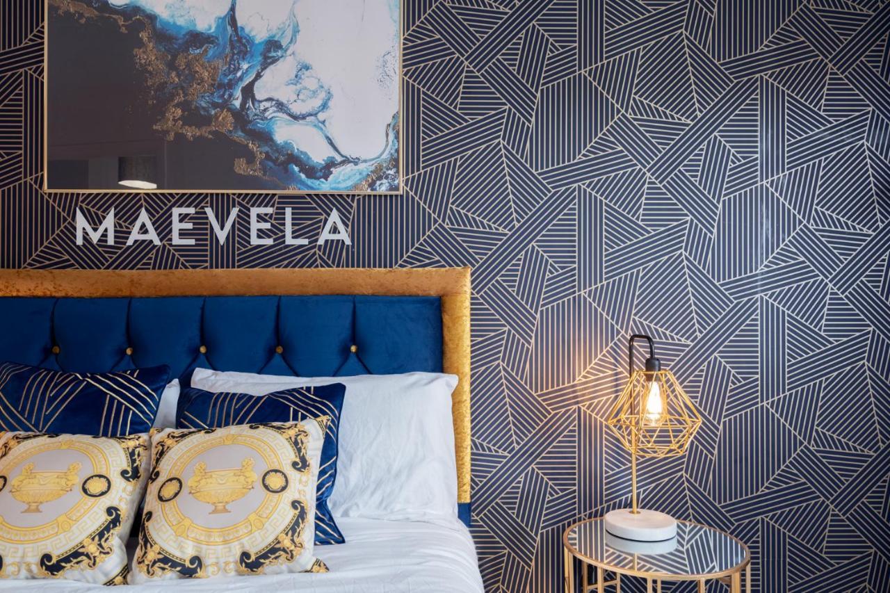 Maevela - Ultra Lavish Luxury 2 Bed Centre - With Balcony - Free Secure Parking - Ps4 & Smart Tv's Apartment