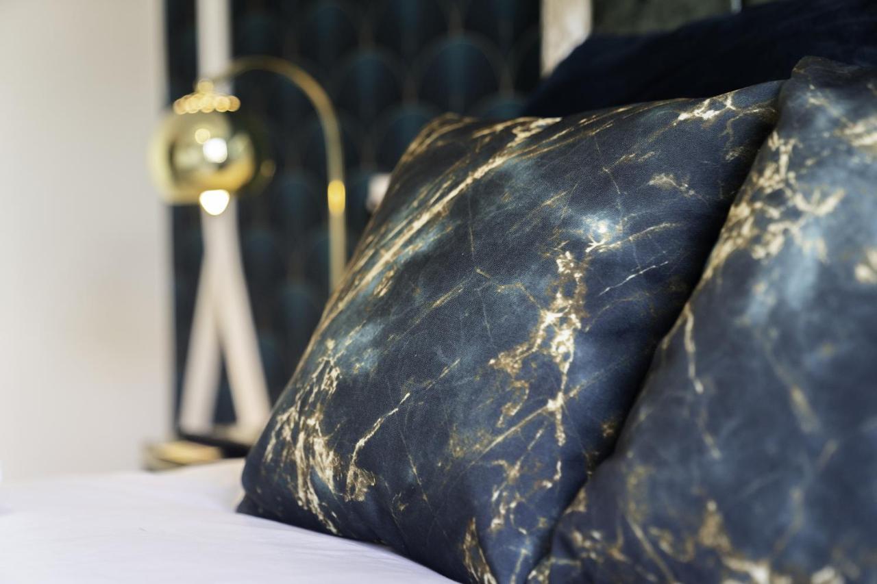 Maevela - Ultra Lavish Luxury 2 Bed Centre - With Balcony - Free Secure Parking - Ps4 & Smart Tv's Birmingham