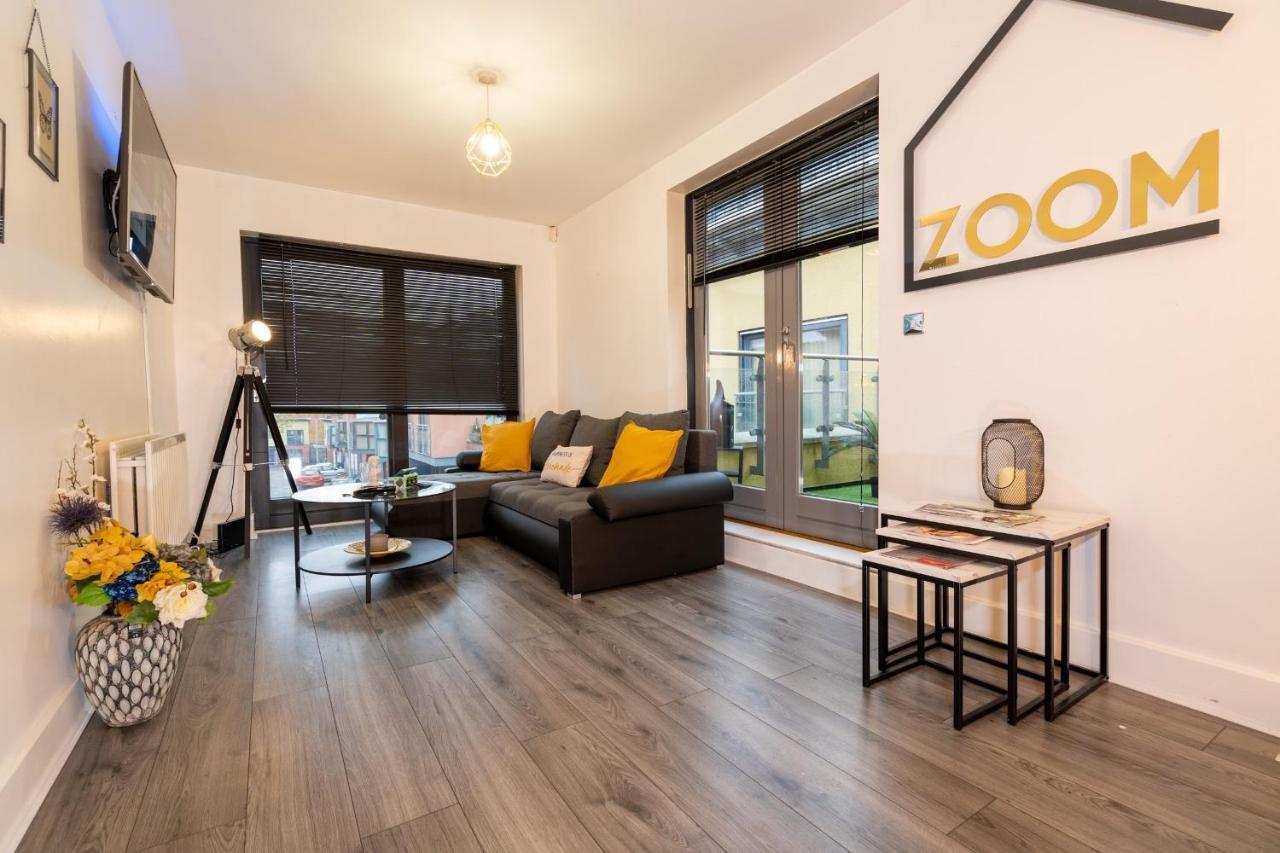 Luxe Place - Netflix & Workspace For 6 Holiday home