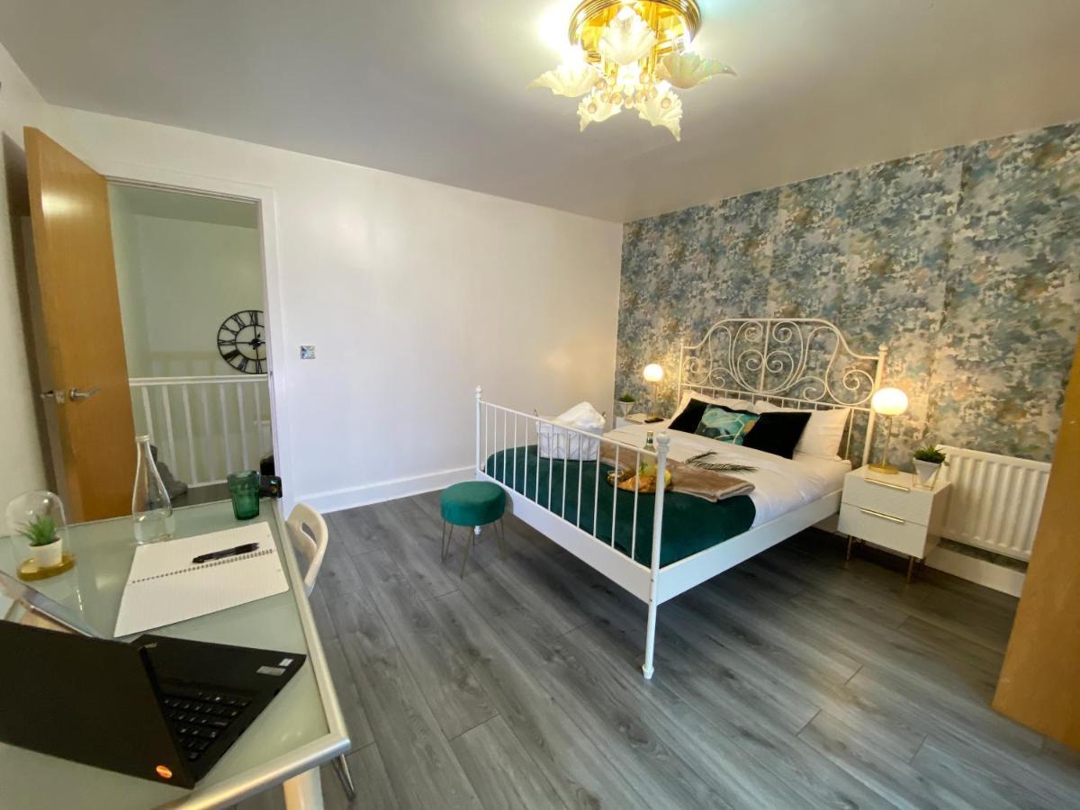 Holiday home Luxe Place - Netflix & Workspace For 6 Birmingham
