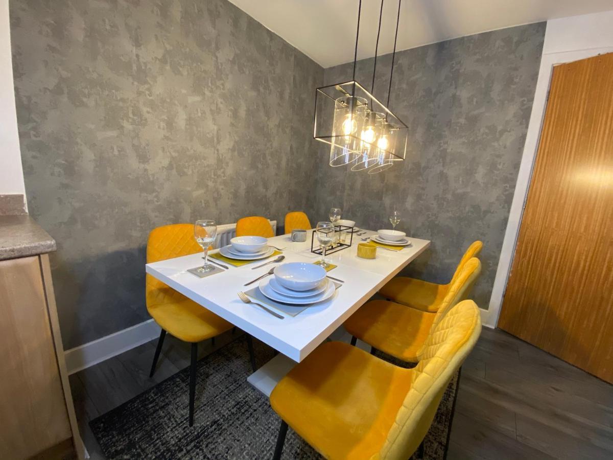 Luxe Place - Netflix & Workspace For 6 Holiday home *
