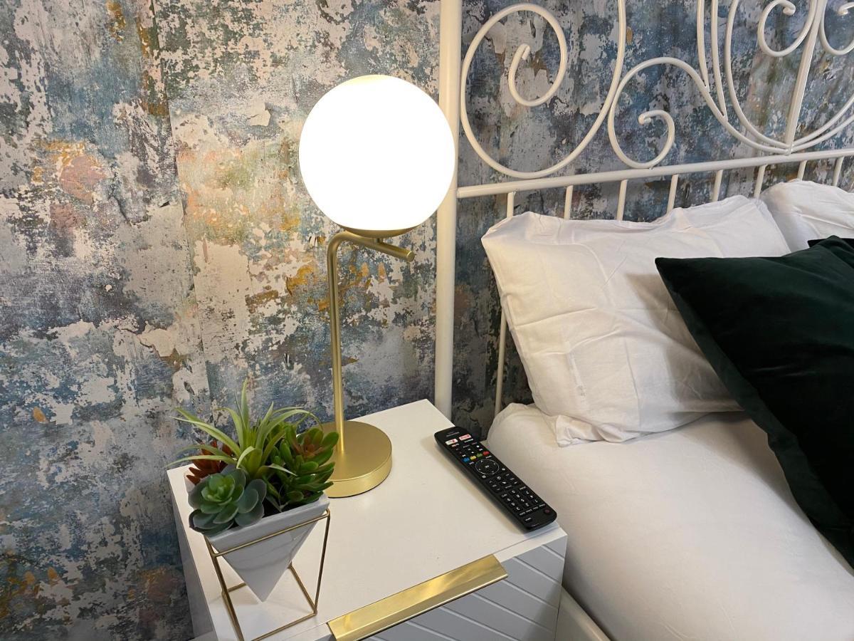 Luxe Place - Netflix & Workspace For 6 *