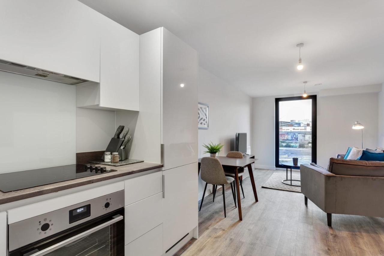 Stylish 1 Bed Flat In Central Apartment *