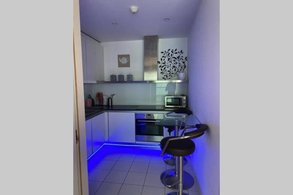 Elegant One Bedroom With Balcony Recently Refurbished Netflix And Smoking Allowed Apartment Birmingham