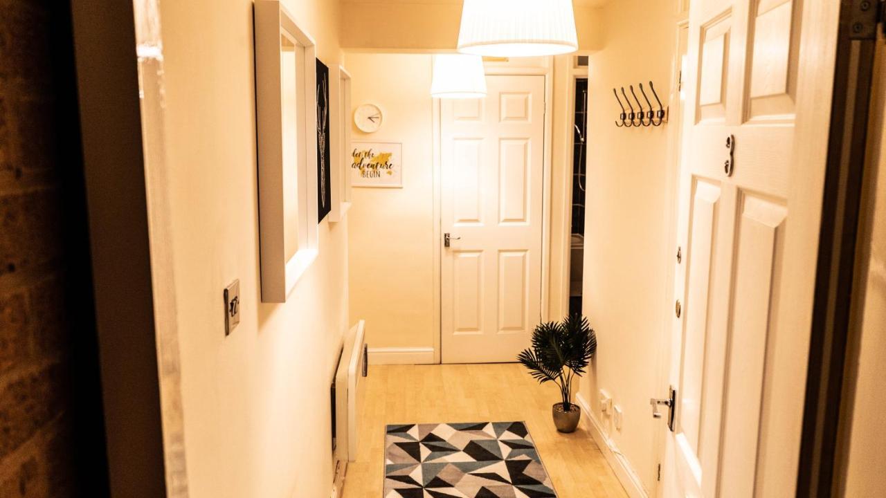 Modern And Cosy With Free Car Park And Free Wifi !!! *