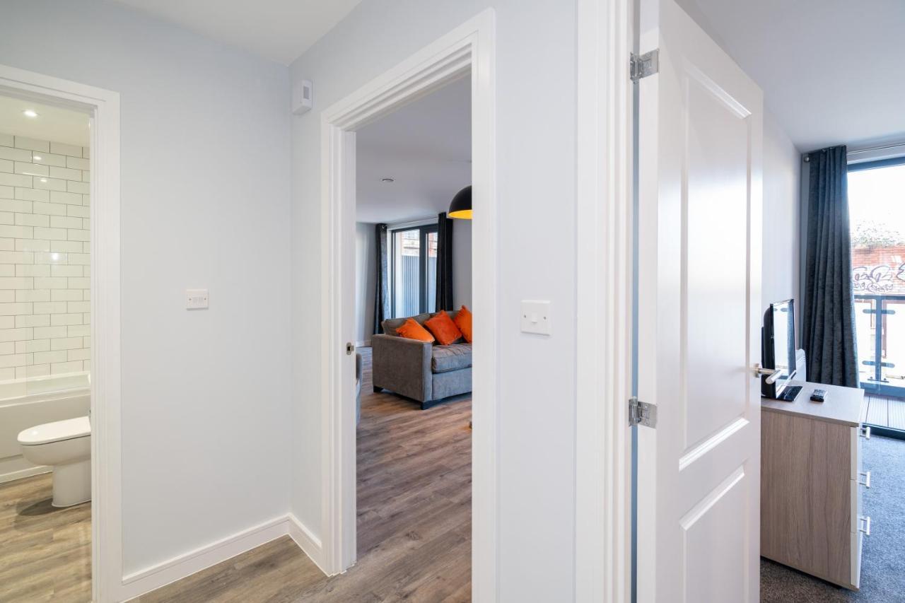 Apartment New Build - Luxury - Huge Balcony - Roof Top Terrace - Digbeth, Centre - Free Netflix, Smart Tv & Alexa *