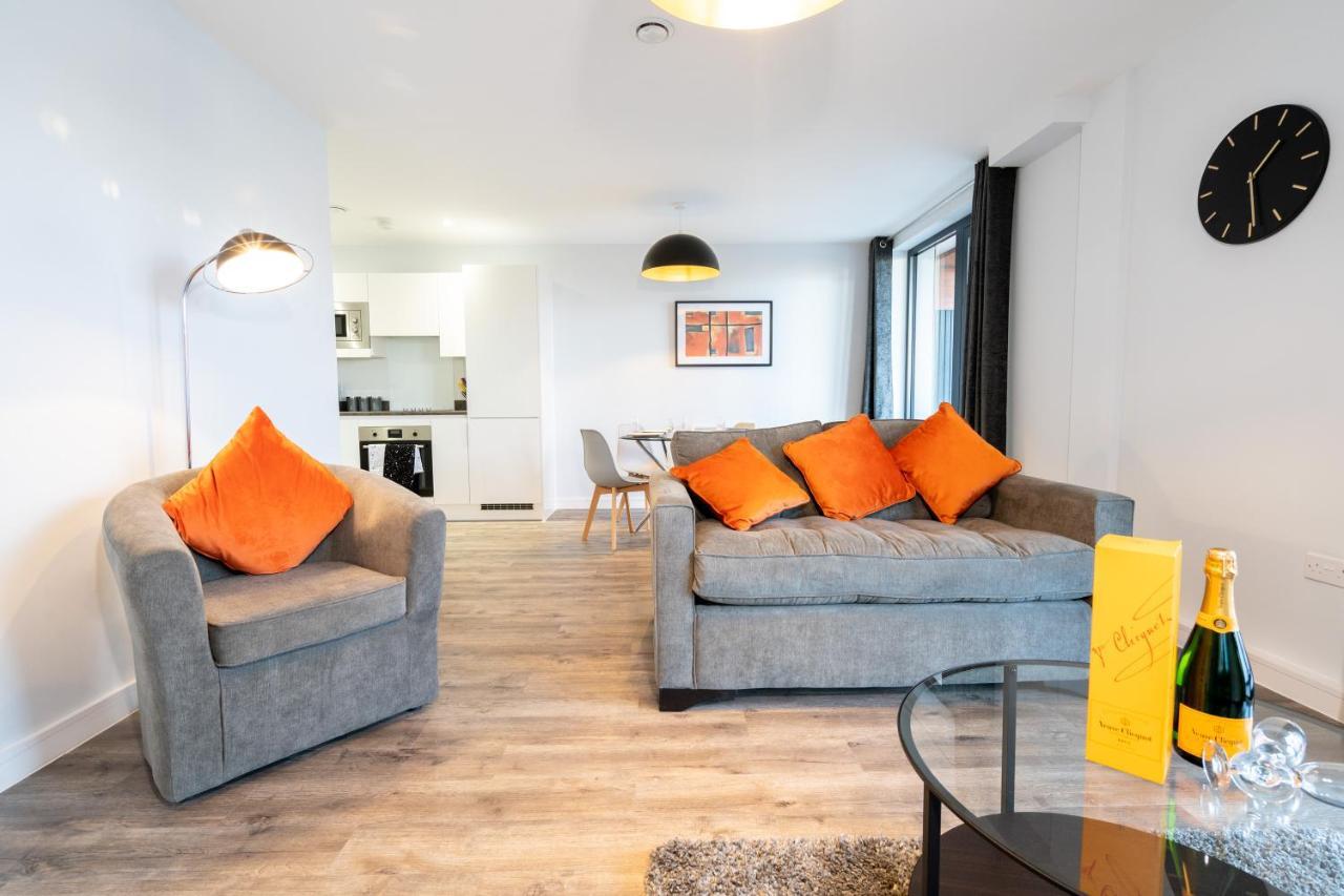 Apartment New Build - Luxury - Huge Balcony - Roof Top Terrace - Digbeth, Centre - Free Netflix, Smart Tv & Alexa Birmingham