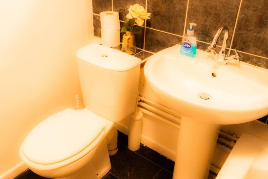 Modern And Cosy With Free Car Park And Free Wifi !!! Birmingham