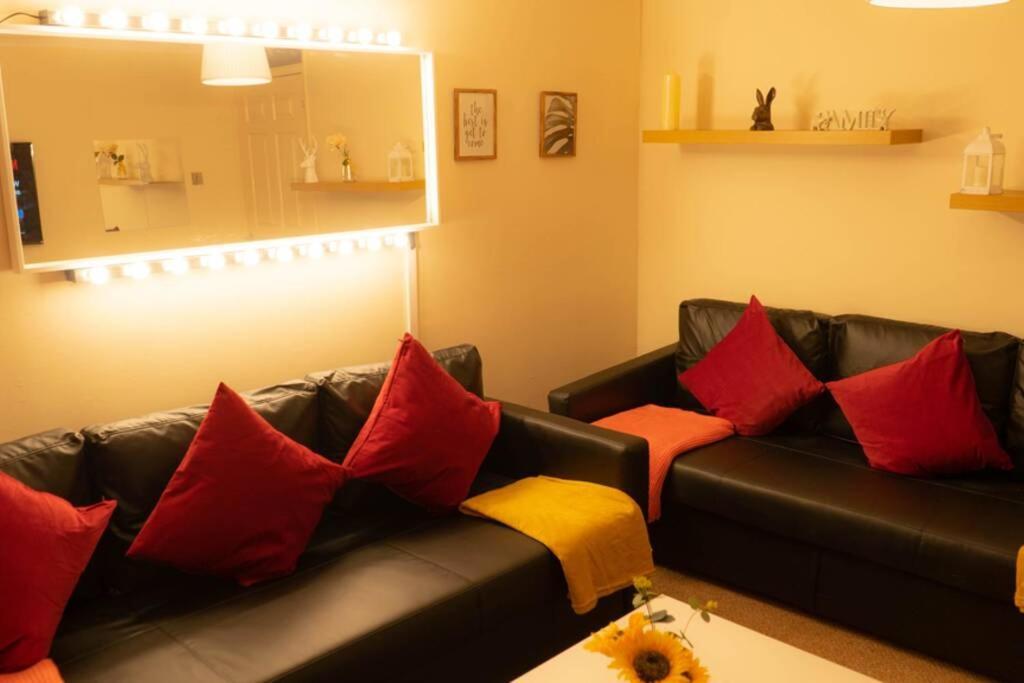 Modern And Cosy With Free Car Park And Free Wifi !!! *