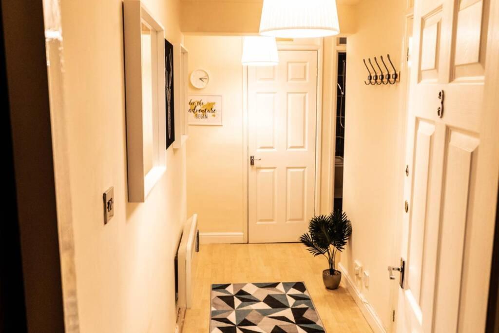 Apartment Modern And Cosy With Free Car Park And Free Wifi !!! *