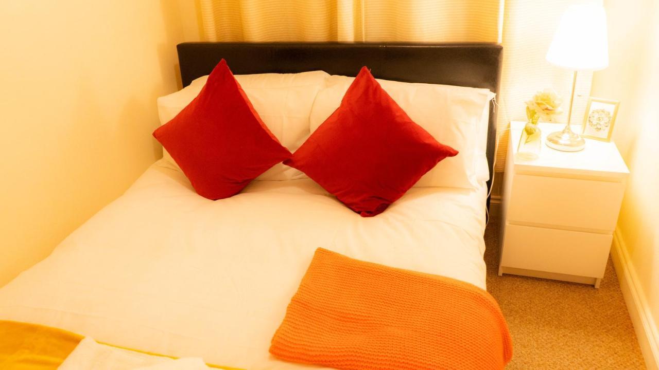 Modern And Cosy With Free Car Park And Free Wifi !!! *