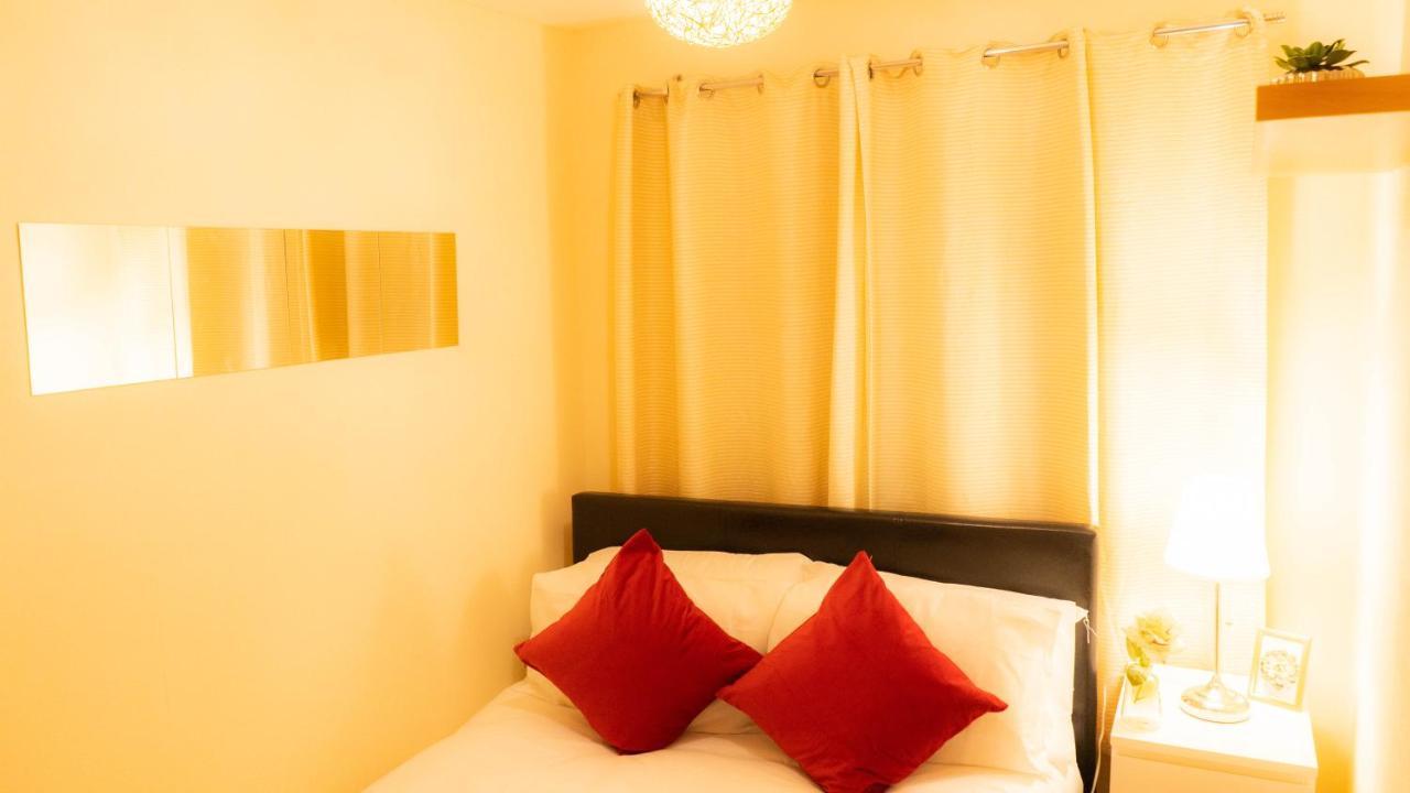 Modern And Cosy With Free Car Park And Free Wifi !!!