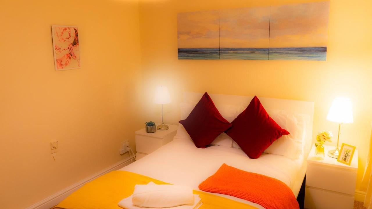 Modern And Cosy With Free Car Park And Free Wifi !!! Apartment *
