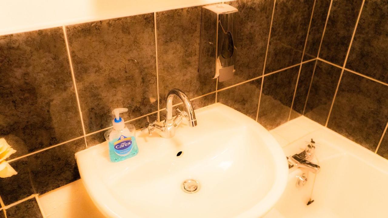 Modern And Cosy With Free Car Park And Free Wifi !!! Apartment Birmingham