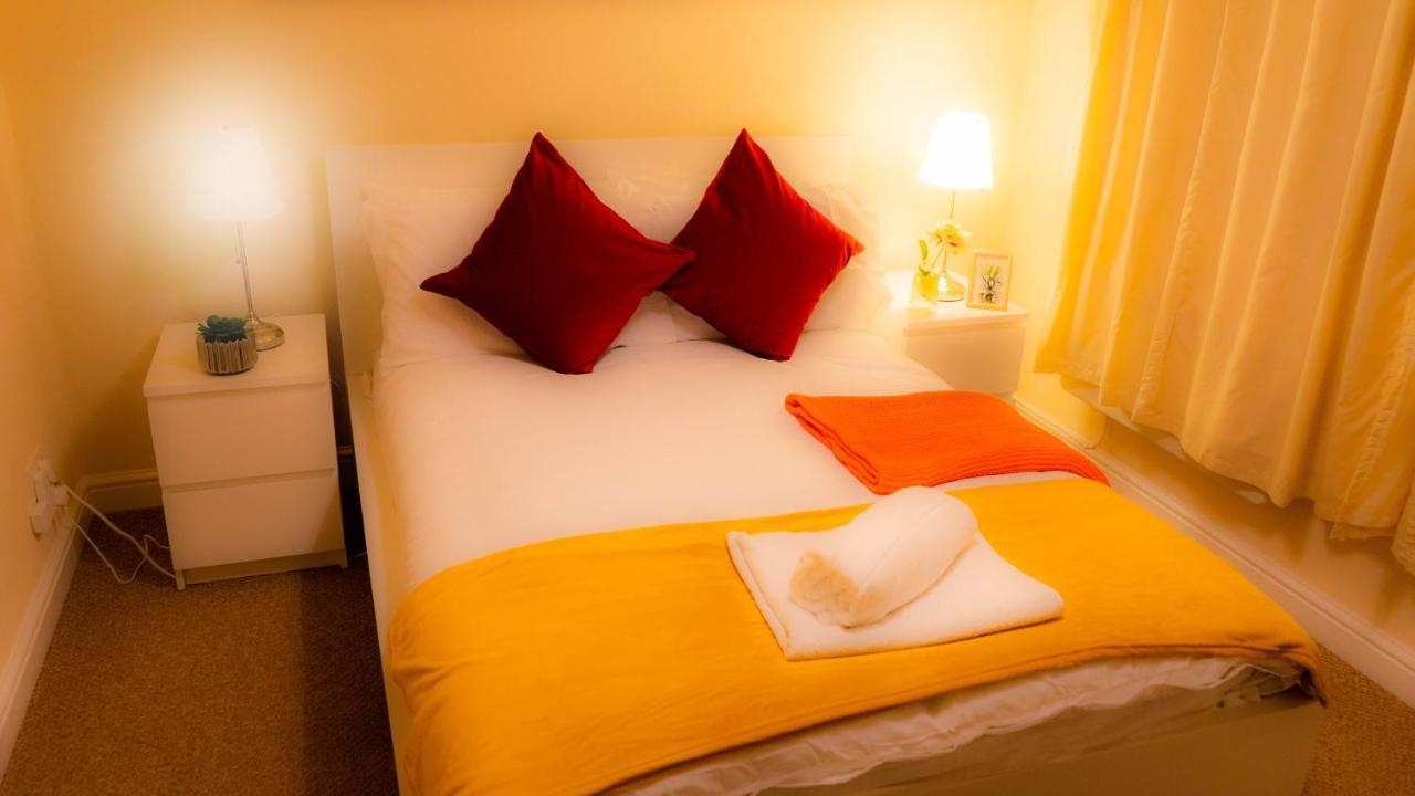 Modern And Cosy With Free Car Park And Free Wifi !!!