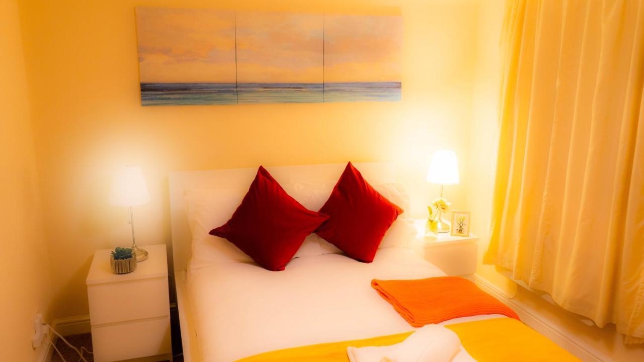 Modern And Cosy With Free Car Park And Free Wifi !!! Apartment