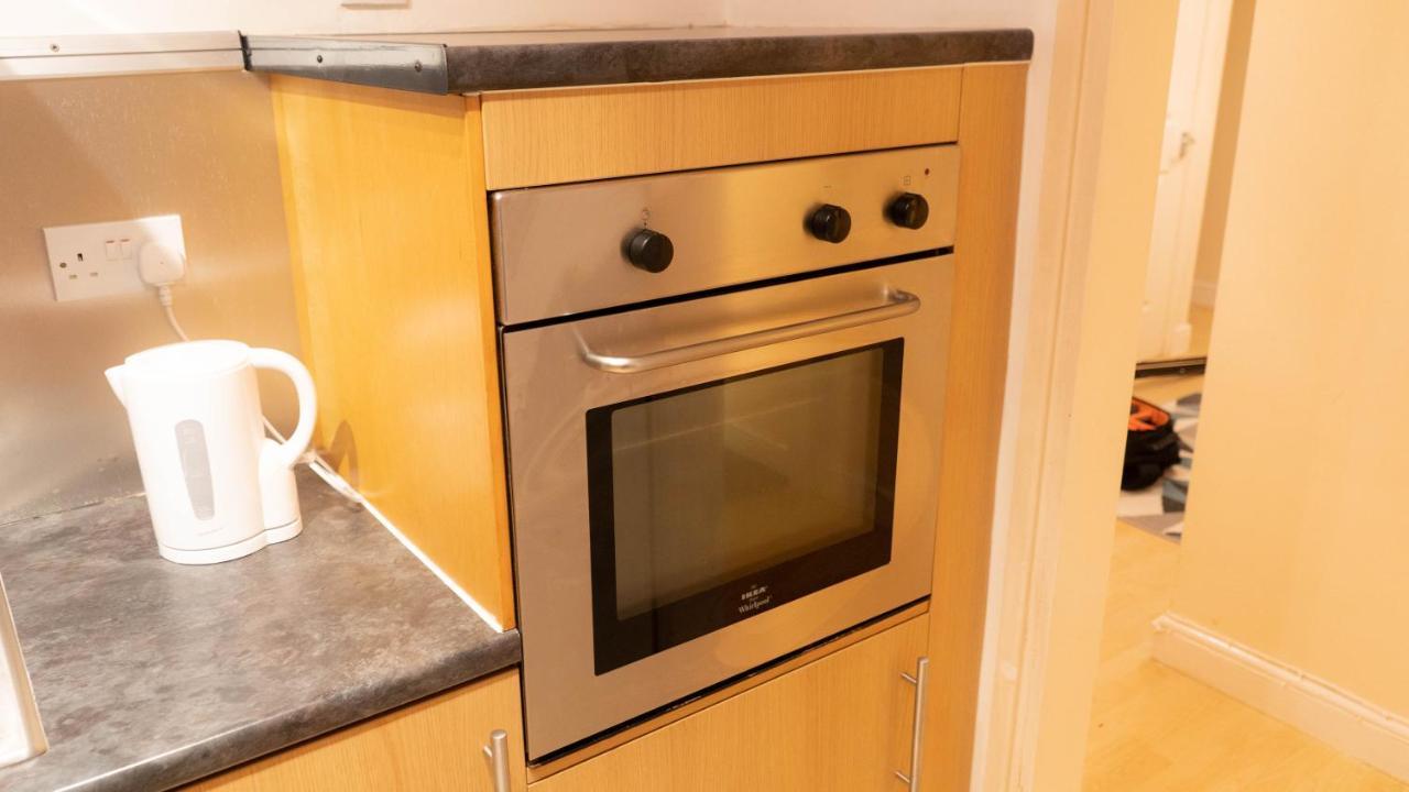 Modern And Cosy With Free Car Park And Free Wifi !!! Apartment *