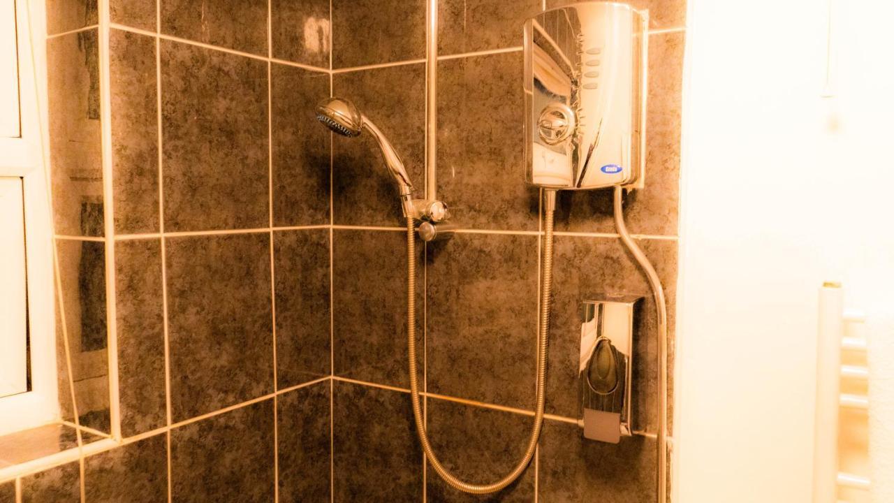 Modern And Cosy With Free Car Park And Free Wifi !!! * Birmingham