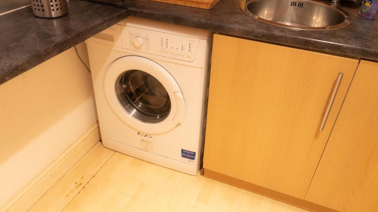 Modern And Cosy With Free Car Park And Free Wifi !!! Apartment Birmingham