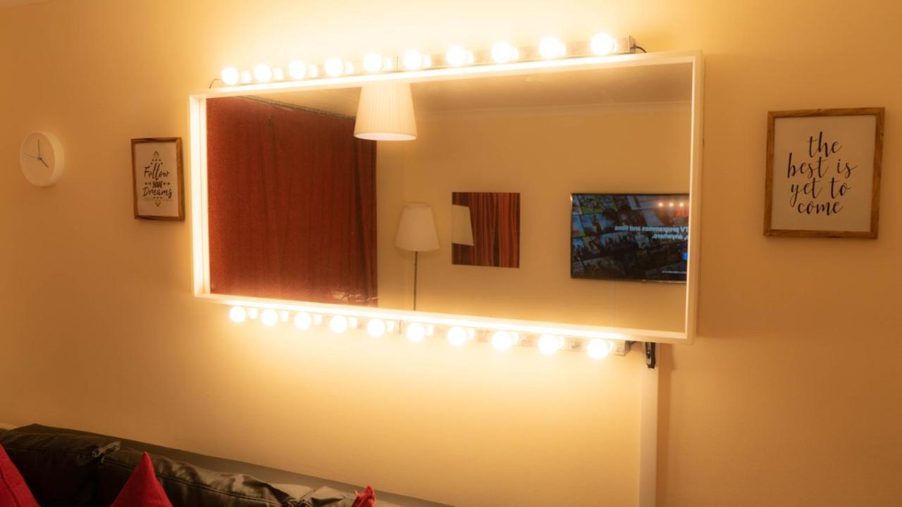Modern And Cosy With Free Car Park And Free Wifi !!! Apartment *