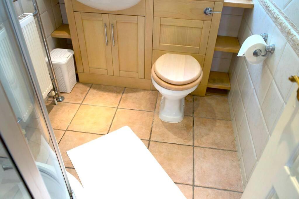 Large & Comfy House In Birmingham, 4 Bedroom,secured Free Parking ,free Wifi Birmingham