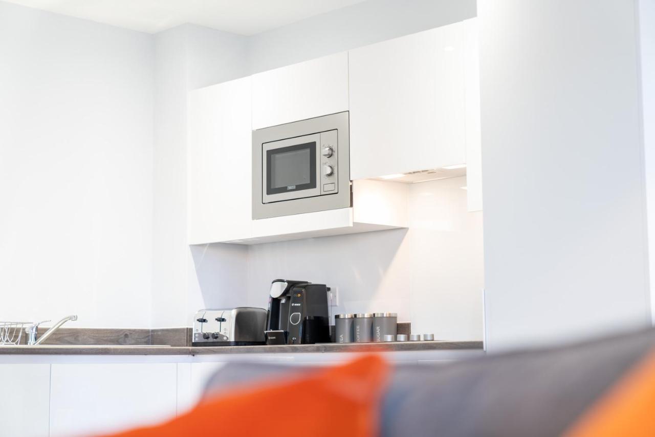 Apartment New Build - Luxury - Huge Balcony - Roof Top Terrace - Digbeth, Centre - Free Netflix, Smart Tv & Alexa