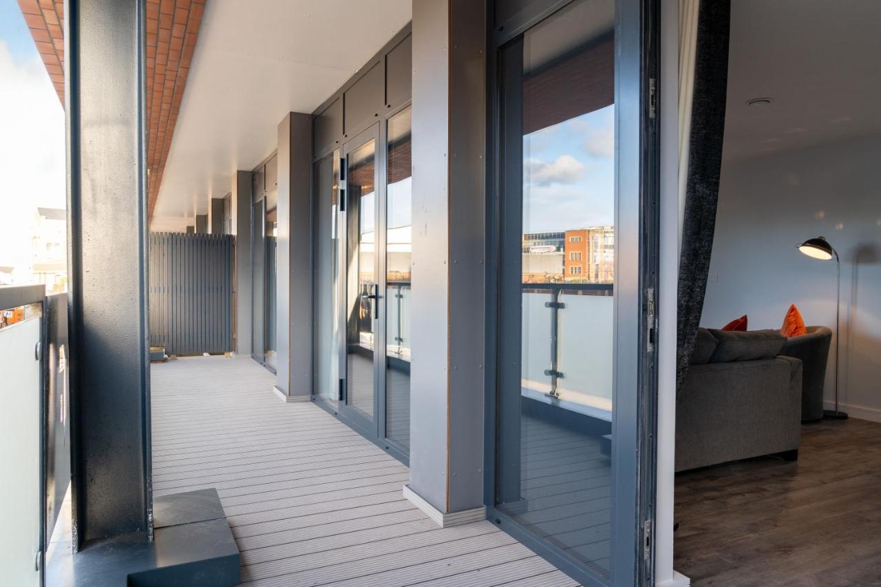 New Build - Luxury - Huge Balcony - Roof Top Terrace - Digbeth, Centre - Free Netflix, Smart Tv & Alexa
