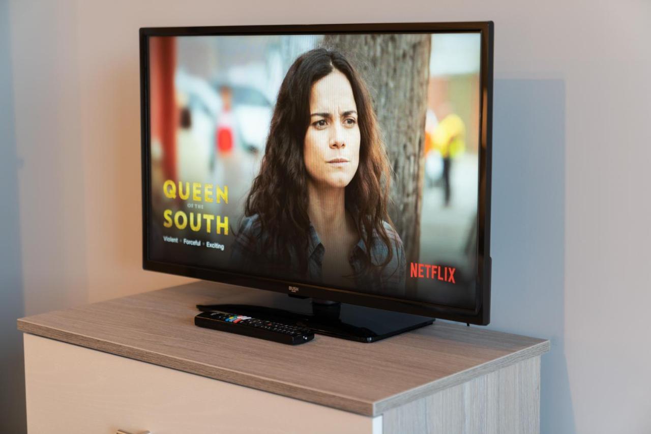 New Build - Luxury - Huge Balcony - Roof Top Terrace - Digbeth, Centre - Free Netflix, Smart Tv & Alexa * Birmingham