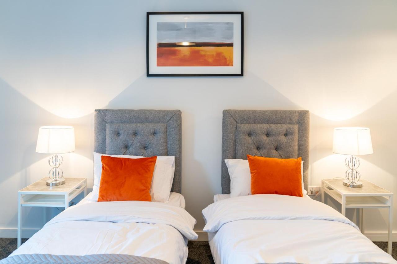 New Build - Luxury - Huge Balcony - Roof Top Terrace - Digbeth, Centre - Free Netflix, Smart Tv & Alexa