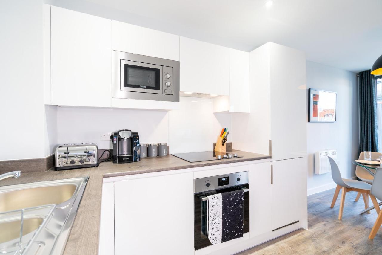 Apartment New Build - Luxury - Huge Balcony - Roof Top Terrace - Digbeth, Centre - Free Netflix, Smart Tv & Alexa *