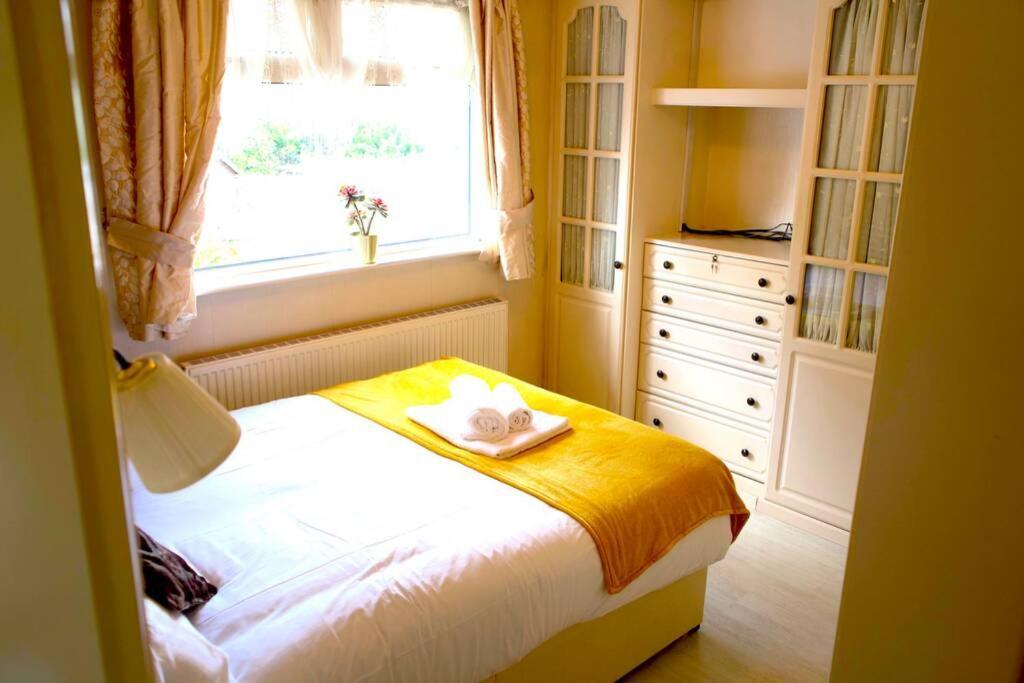 Large & Comfy House In Birmingham, 4 Bedroom,secured Free Parking ,free Wifi * Birmingham