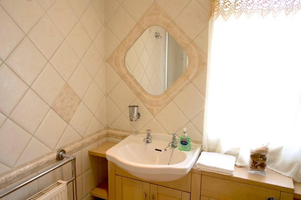 Holiday home Large & Comfy House In Birmingham, 4 Bedroom,secured Free Parking ,free Wifi