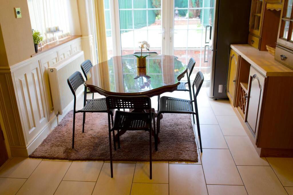 Holiday home Large & Comfy House In Birmingham, 4 Bedroom,secured Free Parking ,free Wifi