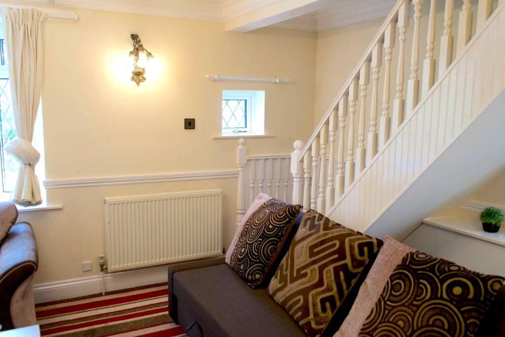 Holiday home Large & Comfy House In Birmingham, 4 Bedroom,secured Free Parking ,free Wifi *