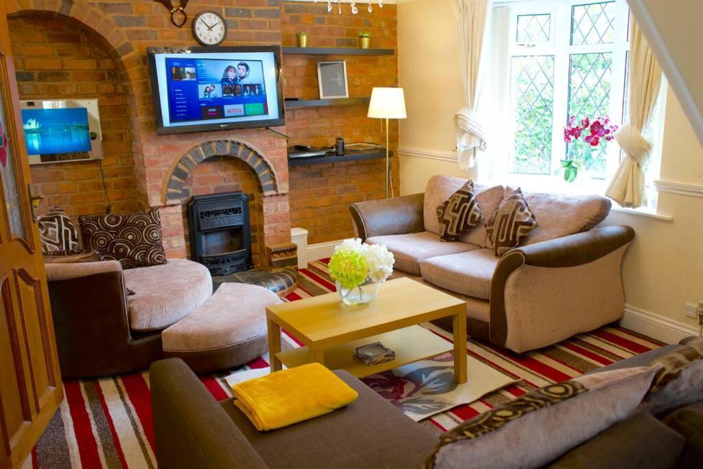 Holiday home Large & Comfy House In Birmingham, 4 Bedroom,secured Free Parking ,free Wifi