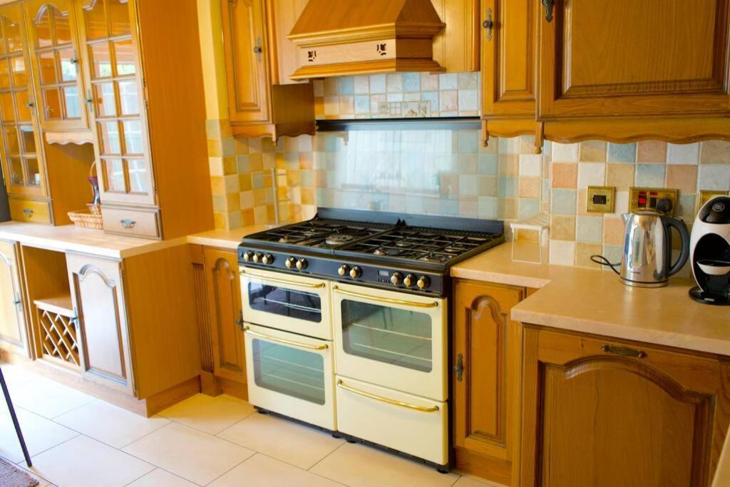 Holiday home Large & Comfy House In Birmingham, 4 Bedroom,secured Free Parking ,free Wifi