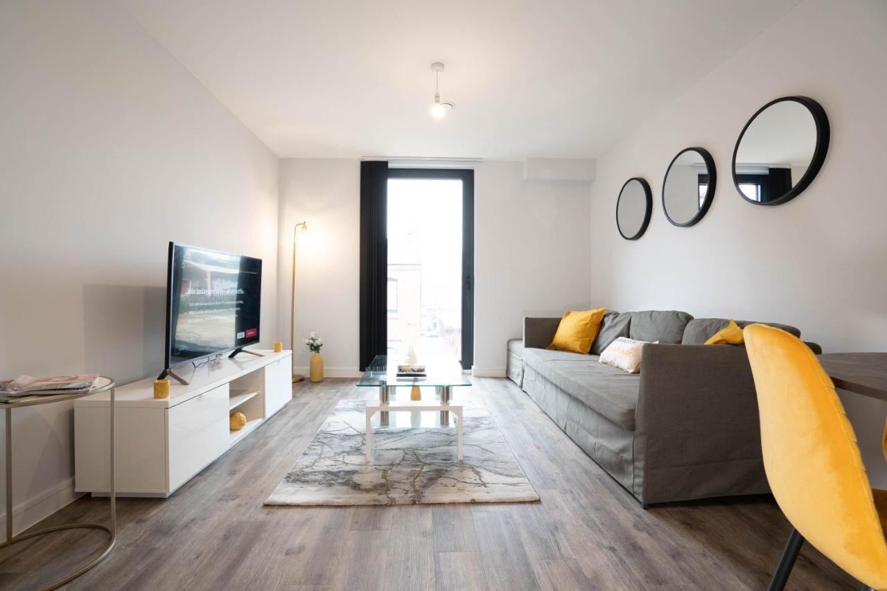 Apartment Urban Chic Haven - - Parking Included