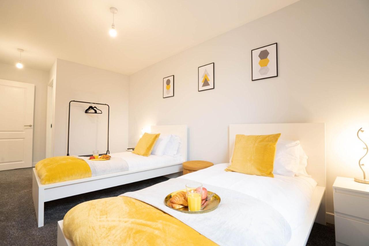 Urban Chic Haven - - Parking Included Apartment