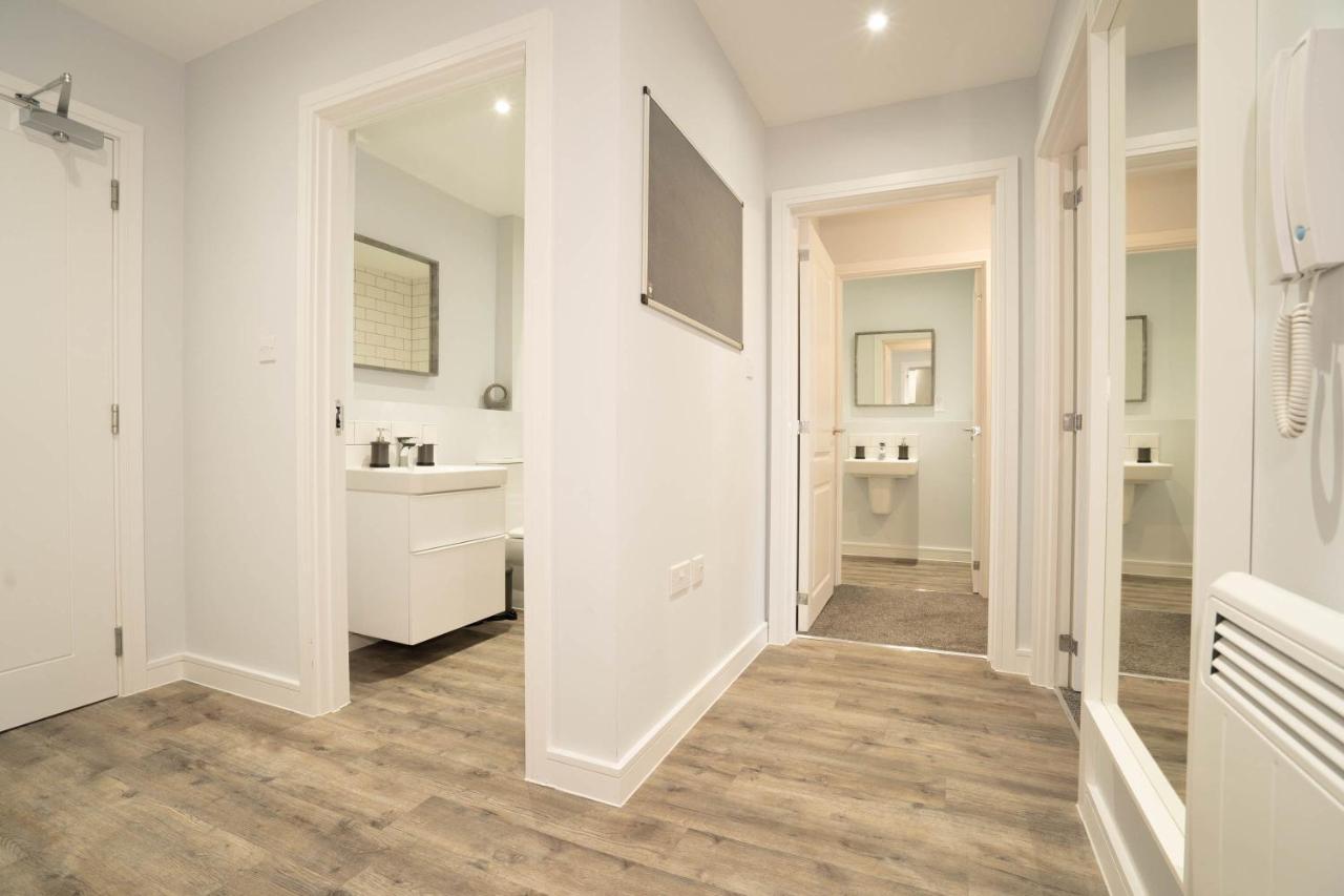 Urban Chic Haven - - Parking Included Apartment *