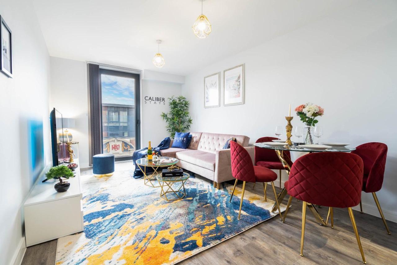 Caliber Stays & Homes - The Aphrodite Suite- 2 Bedroom - Centre - Free Netflix & Rooftop Skyline Views * Birmingham