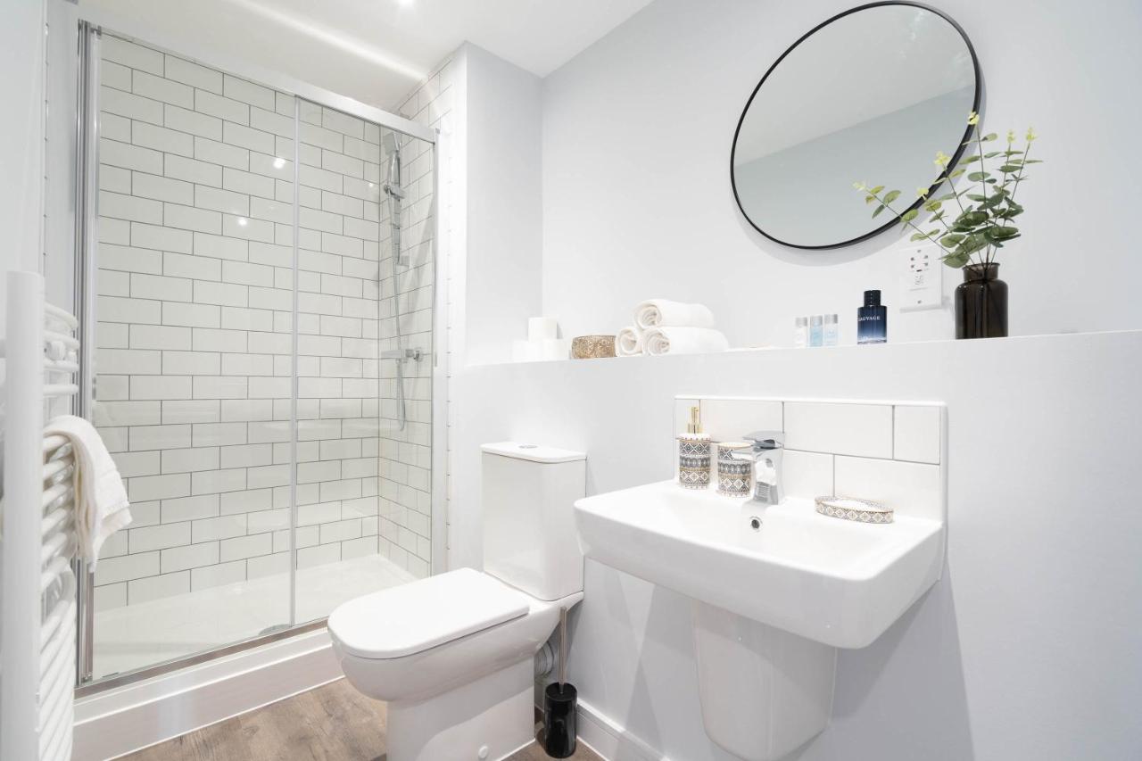 Caliber Stays & Homes - The Aphrodite Suite- 2 Bedroom - Centre - Free Netflix & Rooftop Skyline Views Apartment *